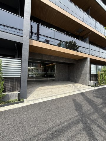 重厚感と上品さを兼ね備えた外観デザイン