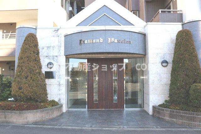高級感あるエントランス部分になります。オートロックのマンションです。
