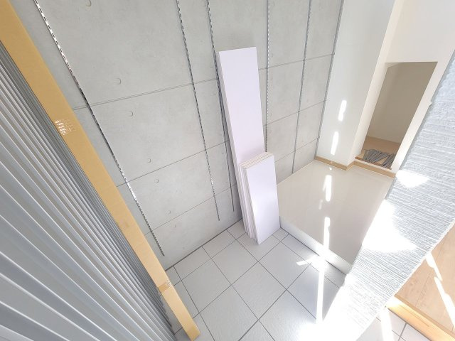 玄関脇のシューズインクローゼット　可動棚付き