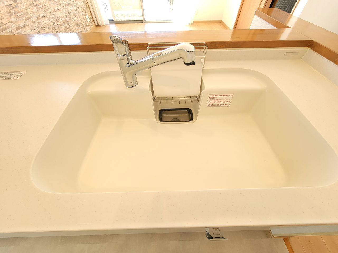 人造大理石シンクは傷に強いという特性がございます。