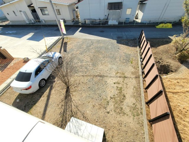 バルコニーからお庭を望む