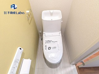 ●トイレ●　1階、2階それぞれに温水洗浄便座となっております♪