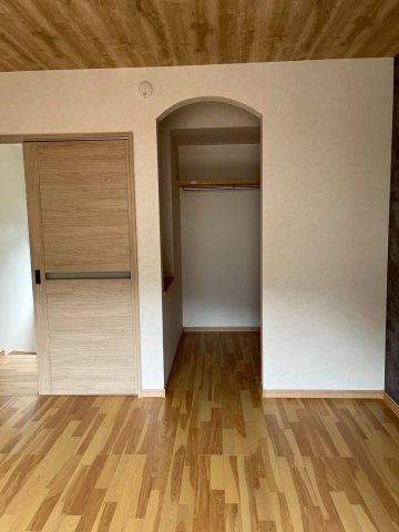 建築当時の写真です。アーチの入り口が素敵なウォークインクローゼット