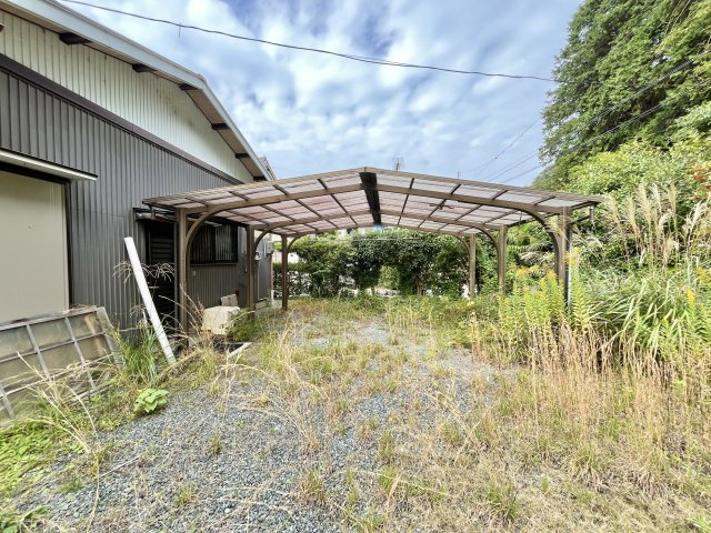 駐車場に車を止められます