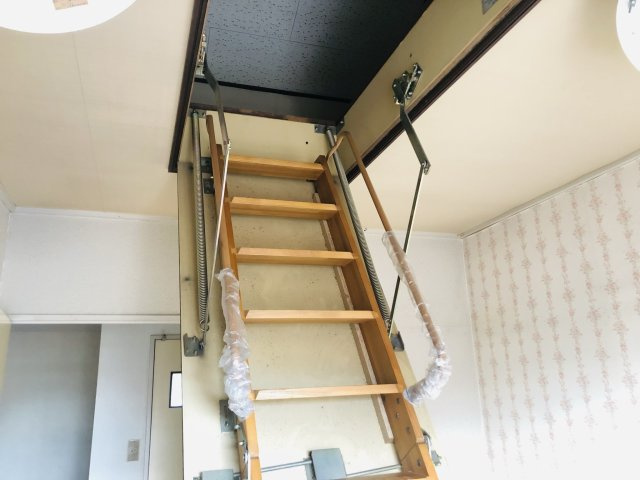屋根裏収納