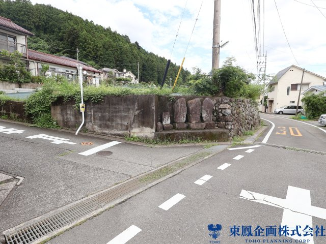二方向に面した、開放感のある前面道路