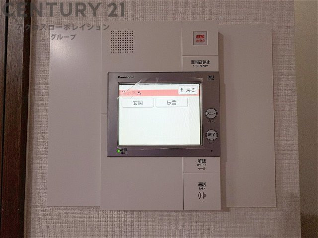 訪問者が来たときにテレビ画面で確認できるため、安心してドアを開けられます。録画機能があるものもあり、留守中に来訪者を記録しておくことができます。利便性が高く、セキュリティ面でも安心です。　