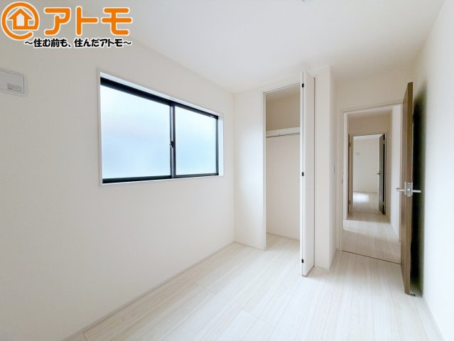 収納スペースもしっかり確保したお部屋は、収納家具の数も減らせるのでお部屋を広く使えます！