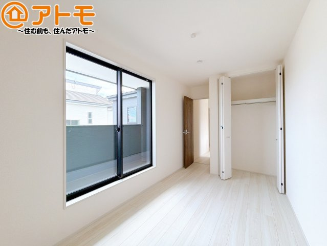 壁と床がシンプルな色合いだからこそ自分だけの空間を作れます♪お部屋作りのイメージは順調でしょうか♪
