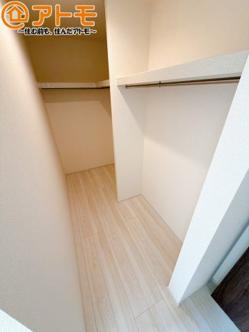 収納家具を減らせる容量の大きなクローゼット♪