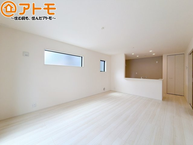 家族団らんのイメージは、リビングを思い浮かべませんか？リビングこそ広々としたお部屋が良いですね♪
