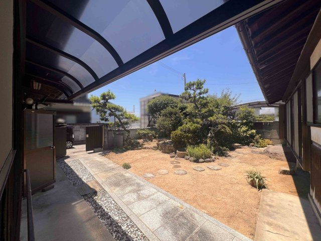 広いお庭がついています。