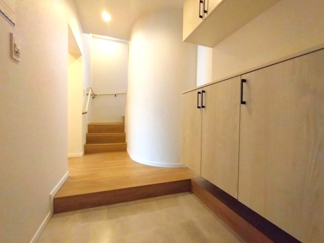 収納が完備されているのでご家族の靴がスッキリ片付きます。