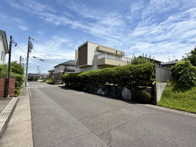 名東区平和が丘5丁目の落ち着いた住宅街に位置する売土地です。