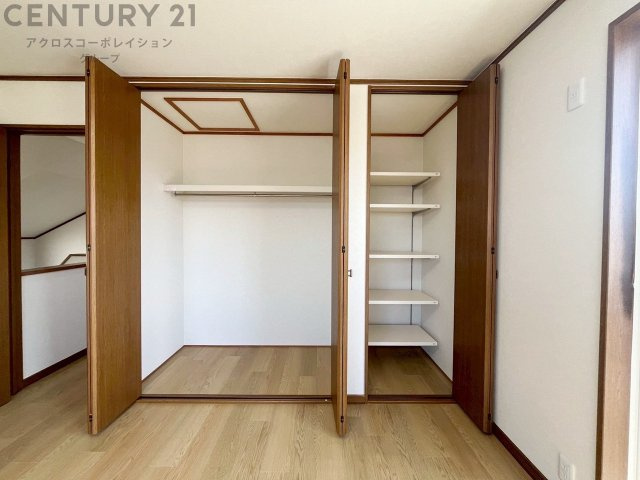 衣類やアクセサリー、小物類の収納が便利で整理整頓がしやすく、部屋の美観を保ちつつ、スペースを最大限に活用できます。衣服のしわやダメージを防ぎ、長持ちさせることができます。　