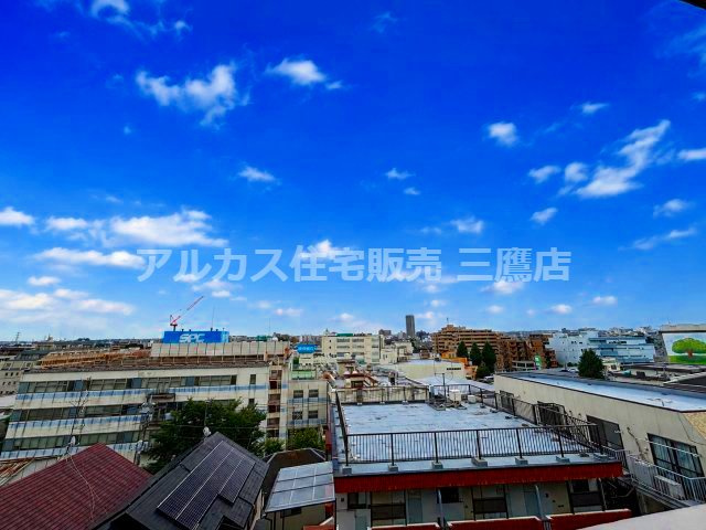 青空が広がり、遠くまで見渡せる心地よい眺望。