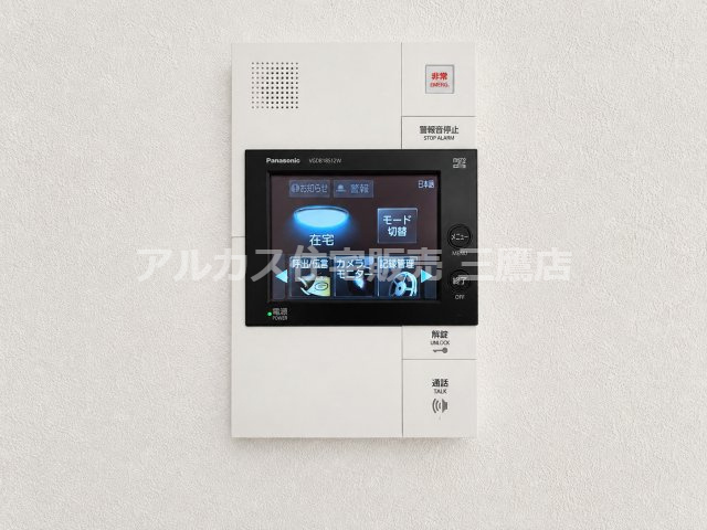 来訪者を映像で確認でき、防犯面に配慮されたTVモニター付きインターホン。