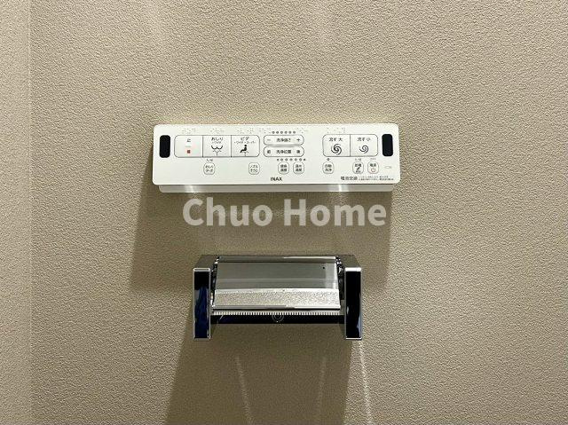 【ウォシュレット】清潔に使いたいお手洗いには最適な設備です。もちろんウォームレットも標準装備です。