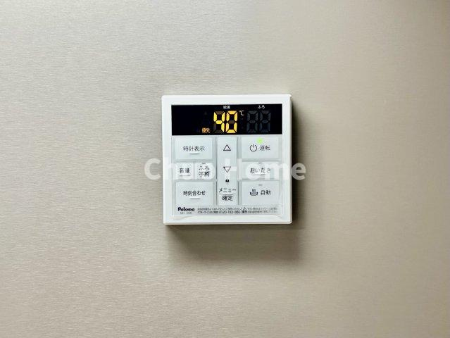 【給湯リモコン】外での一日を忘れさせてくれるオートバス機能でお好みの湯量・温度に調整された浴槽。