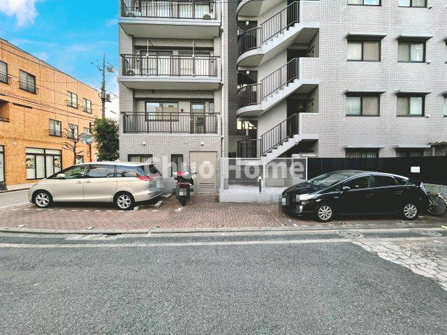 【敷地内駐車場】最新の空き状況や費用などの詳細は担当スタッフまでお問い合わせください。
