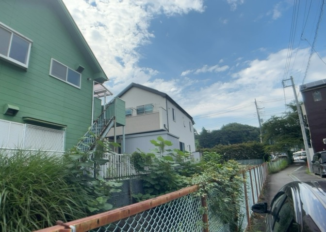 土地の地勢が高台の場合、景色を綺麗にみることができ、景色にこだわってお家探ししている方におすすめです！また平坦地よりも風通しがいいというメリットがあります。デメリットもあるので是非現地でご確認下さい。
