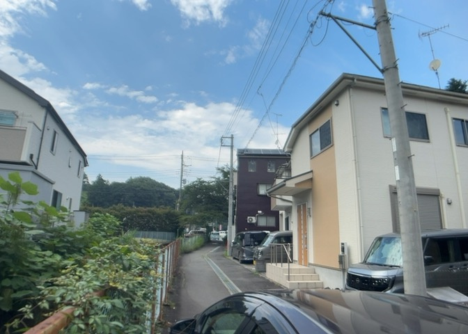 眺望を気にして物件を探す場合、前面に建物が建っていないか現地で確認しましょう！前面に建物があると景色はもちろん、日当たりや風通しにも影響が出てきます。住んだ時のことを想像しながら現地見学をしましょう。