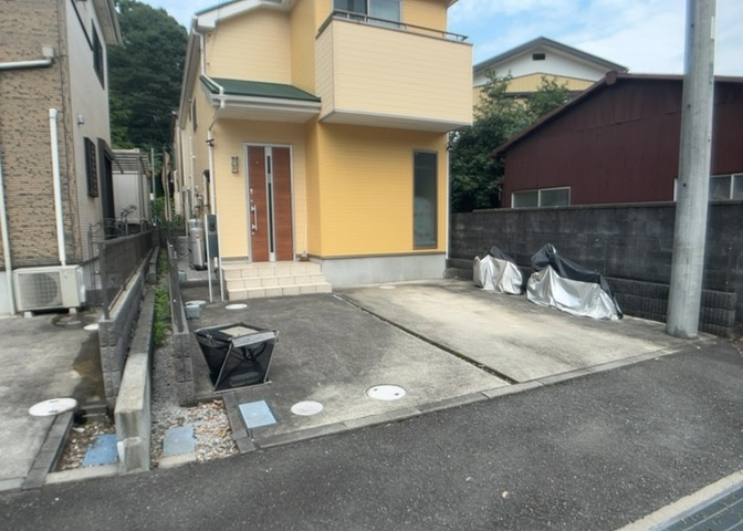 庭があることでガーデニングや家庭菜園はもちろん、こどもの遊び場やペットを放して遊ぶことができます。また、家の周囲に余裕があるということです。隣地との間があれば、十分な日当たりと、風通しが確保できます。