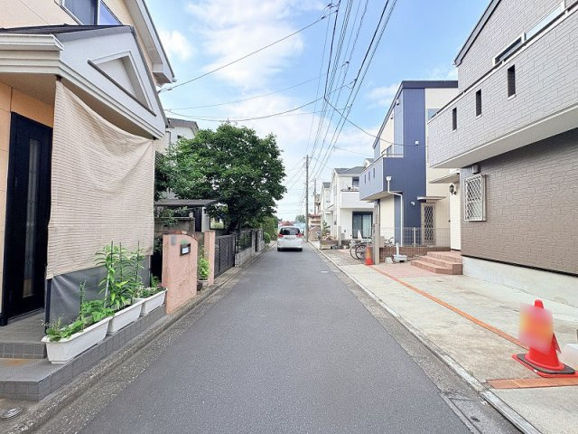 ディスカウントストアとコンビニが徒歩5分以内にありお買い物も便利です。