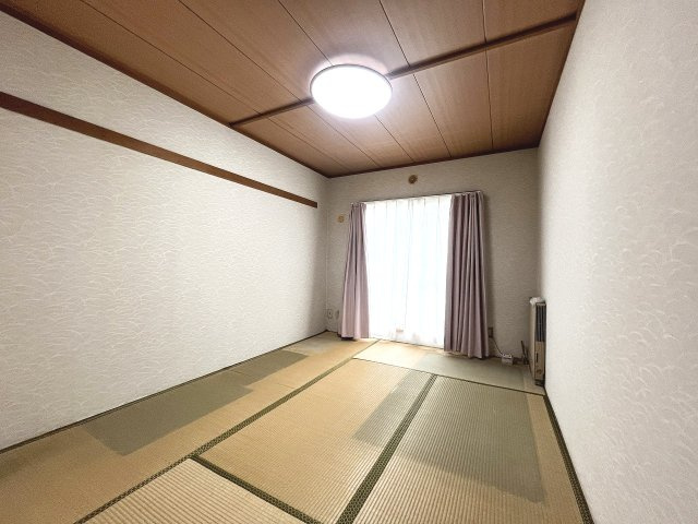 北側バルコニーに面した6帖和室は、風通しが良く心地よく過ごせます。