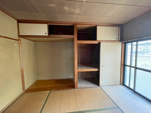 押入