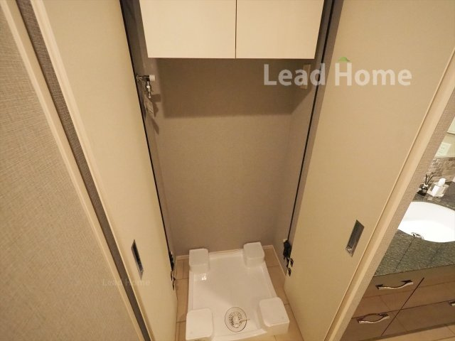扉で隠せる室内洗濯機置場です！生活感を抑えて洗面室や廊下周りをいつでも綺麗に保つことができます♪