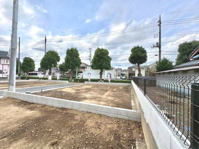 全10区画　　間取り・外観・設備まで自由にプランニング可能。暮らし方に合わせた住まいをご提案できます。花田小学校まで徒歩約4分(270ｍ)、毎日の通学がしやすい住環境です。