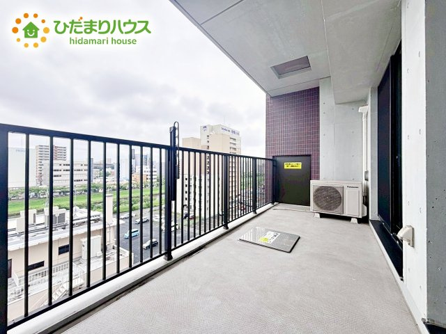 広々としたバルコニーは、大量の洗濯物を干しても余裕！お布団だって、家族全員分をいっきに干せますね(^O^)