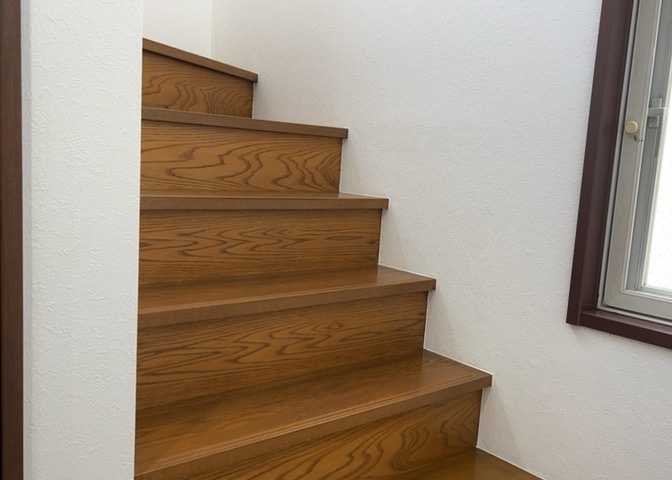 限られた敷地面積の場合、収納スペースを狭くして居室スペースを広く取ろうとすると、収納スペースがなくて困ることがあります。見学の際に各部屋に収納スペースがあるか、収納を置く場所はあるのか確認しましょう。