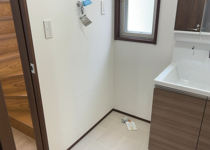 ランドリースペースも気になります。洗濯機置場があり「洗う、干す、取り込む、アイロンがけ、たたむ」など、洗濯に関する家事をするための空間です。広さや収納など付帯設備も含めて、詳細は現地でご確認ください。