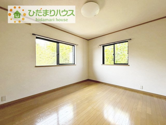 お掃除しやすく、清潔感を保てるのでダニも発生しにくいフローリング♪