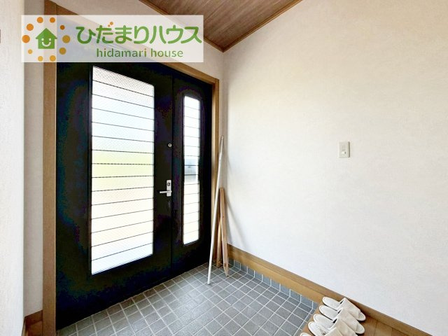 小窓が付いているドアなので明るいスペースになっています♪
