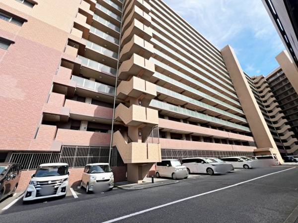 【BELISTA東淀川大桐　C棟の敷地内駐車場】