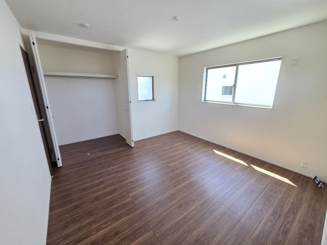 現地写真　全居室収納付きなのでお部屋が片付きますね！