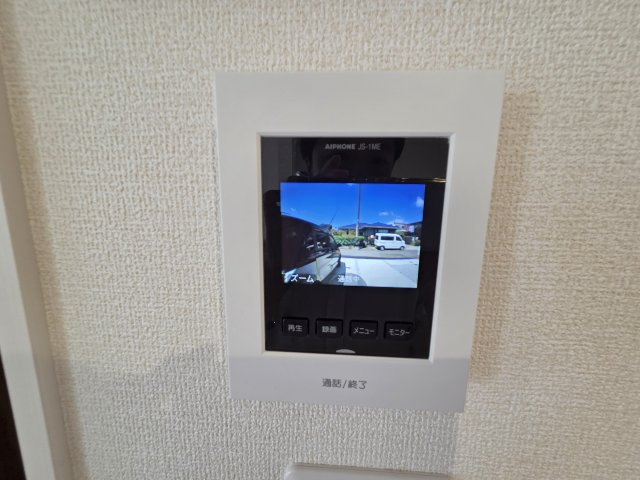 現地写真　カラーTVモニター付きのドアホンがついています。お子様やご高齢の方がお留守番の時でも安心です！