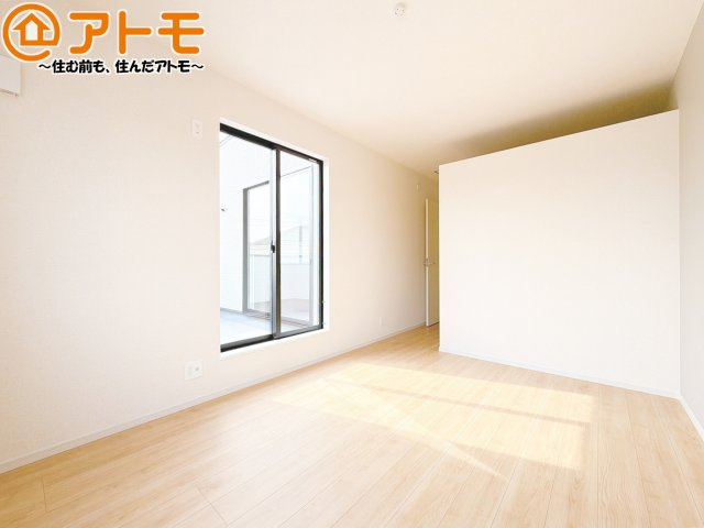 バルコニーに面したお部屋なので、布団などの大きなものも楽々干せます♪
