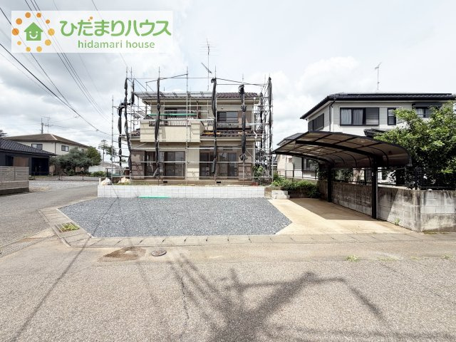 カースペース広々！前面道路も幅が広いため車庫入れも安心です(^^)/