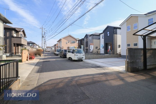 駐車や切り返しも楽々6ｍ道路です♪周辺環境は大切な要素ですので、道幅や駐車など、現地でしっかりとご説明させていただきます。