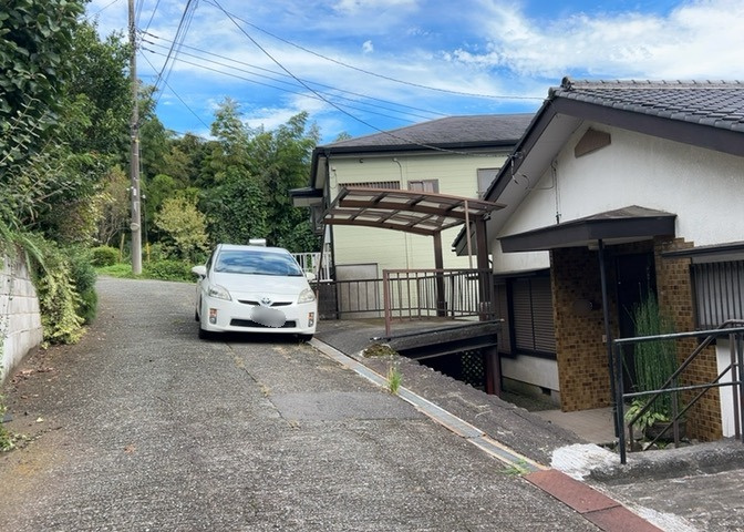 現地へ通じる道路は平坦で歩きやすく、自転車や車の通行もスムーズです。緑豊かな相模原市緑区三井エリアの雰囲気を現地でご体感ください。見学の際は前面道路の交通量や車庫入れのしやすさもチェック。