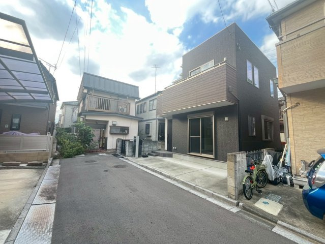 前面道路含む現地写真です
