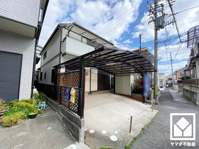 すべり台・鉄棒などの遊具や砂場が整備された「六軒北公園」まで徒歩3分で、子育て世帯の方にもお勧めです。
