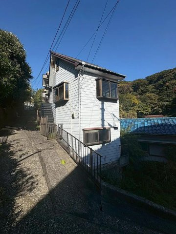 前面道路含む現地写真です