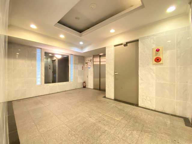 1階エレベーターホール
