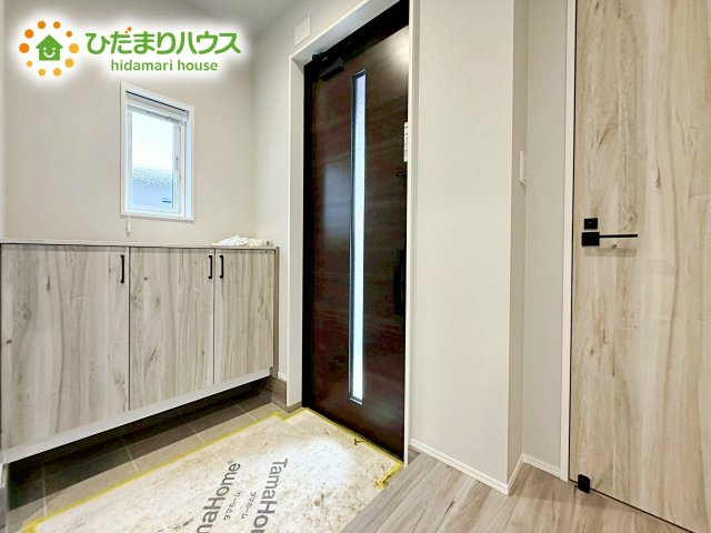 玄関がひろいので親子で並んで仲良く靴が履けますね(^^)/