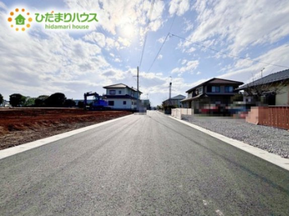閑静な住宅地なので、幹線道路や大通りに面していないので大型車が通ることが少なく静かです。